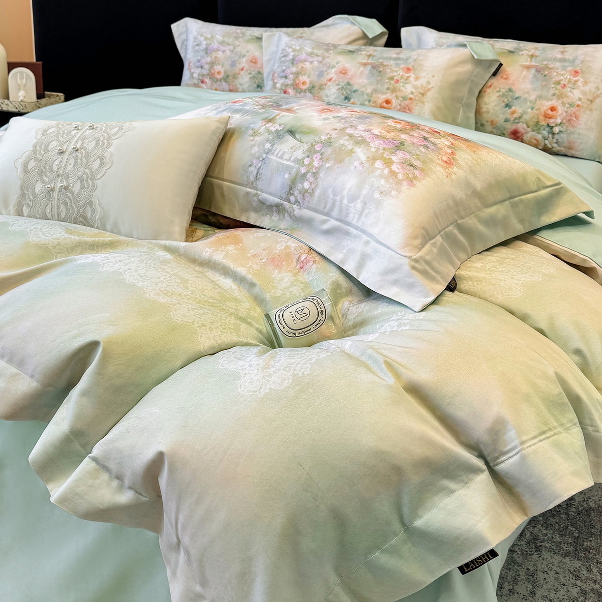 91家纺网 家纺一手货源 找家纺 （总）莱势 2026新款100支全棉纯棉50x50s贡缎长绒棉数码印花四件套高端礼盒-芙光