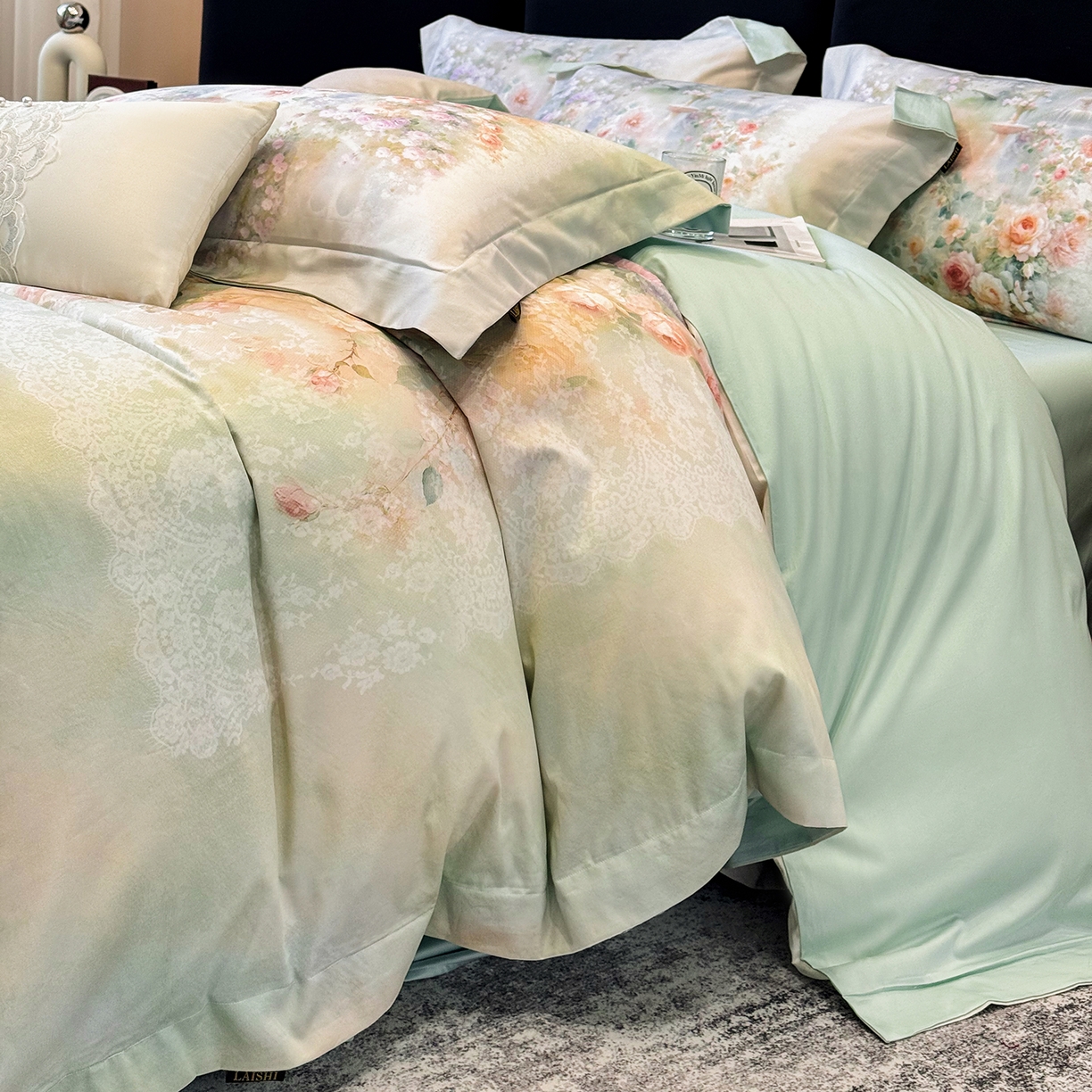 91家纺网 家纺一手货源 找家纺 莱势 2026新款100支全棉纯棉50x50s贡缎长绒棉数码印花四件套高端礼盒-芙光 芙光-绿野仙踪