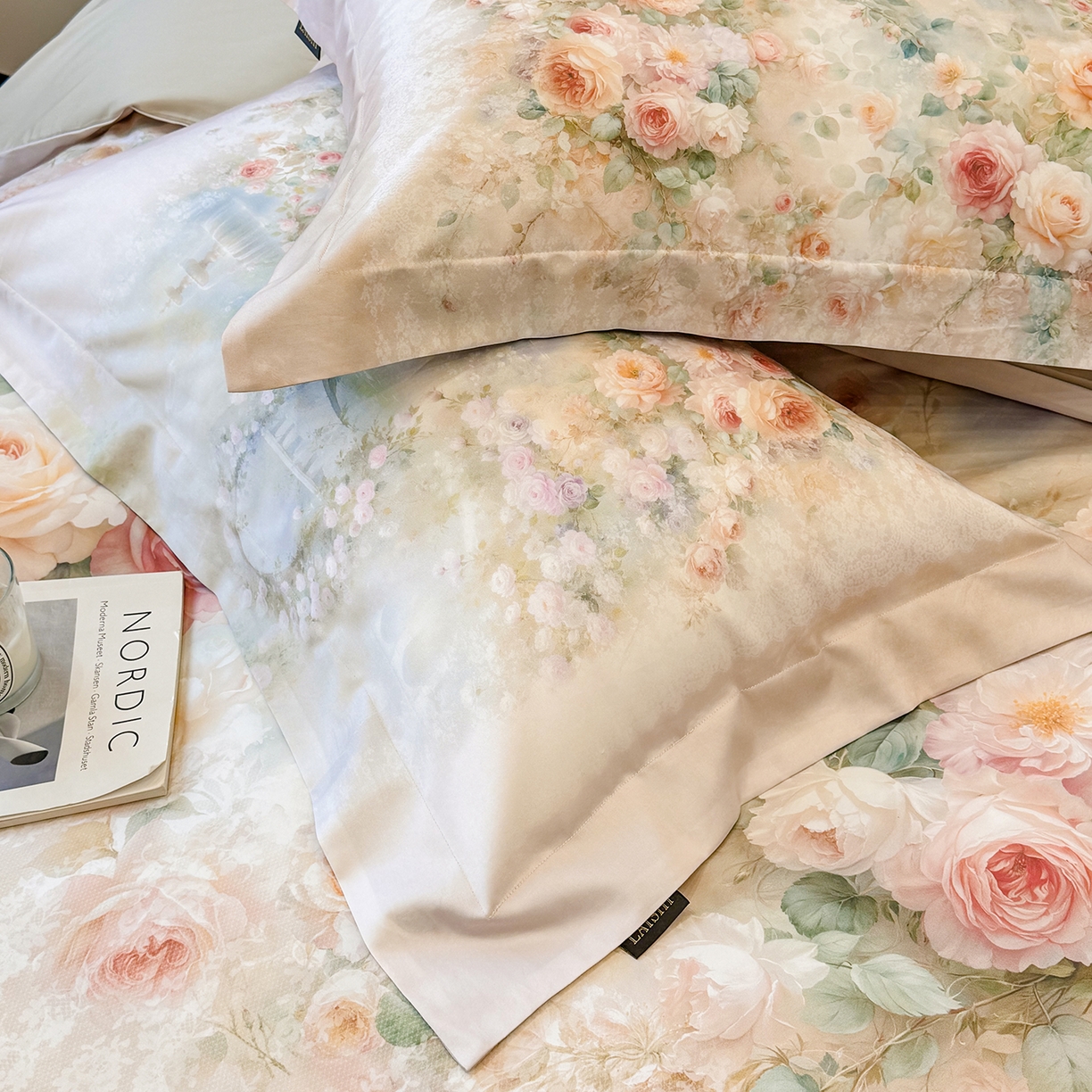 91家纺网 家纺一手货源 找家纺 莱势 2026新款100支全棉纯棉50x50s贡缎长绒棉数码印花四件套高端礼盒-芙光 芙光-香槟