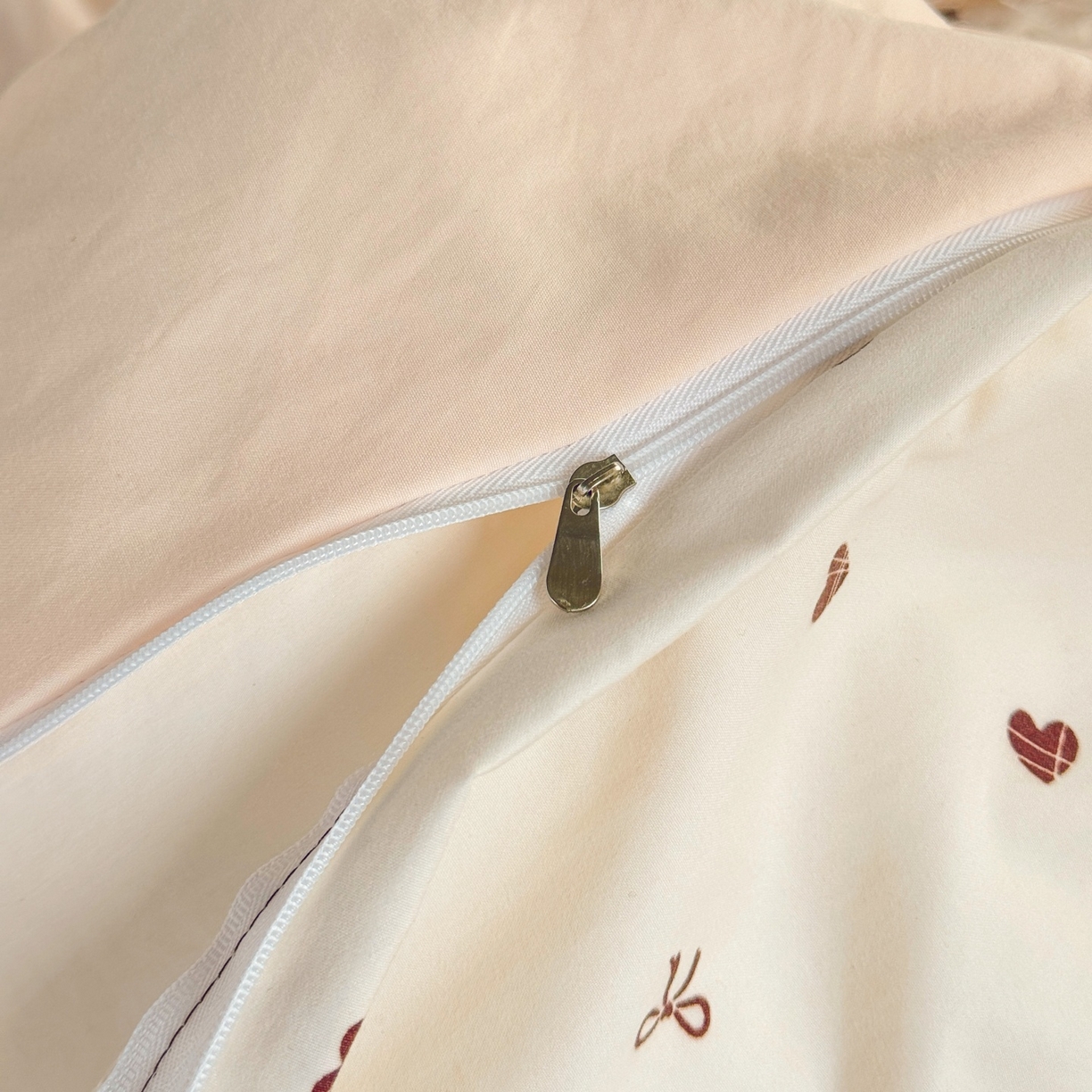 91家纺网 家纺一手货源 找家纺 （总）庭笙 2026新款可爱少女心玫瑰花碎花拼接棉感四件套-花漫里