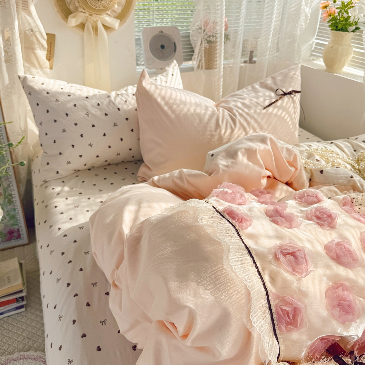 91家纺网 家纺一手货源 找家纺 （总）庭笙 2026新款可爱少女心玫瑰花碎花拼接棉感四件套-花漫里