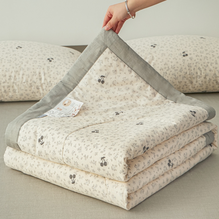 91家纺网 家纺一手货源 找家纺 尊妙被业 2026新款小清新花卉里外全棉纯棉棉花被夏被夏凉被空调被 墨兰樱桃