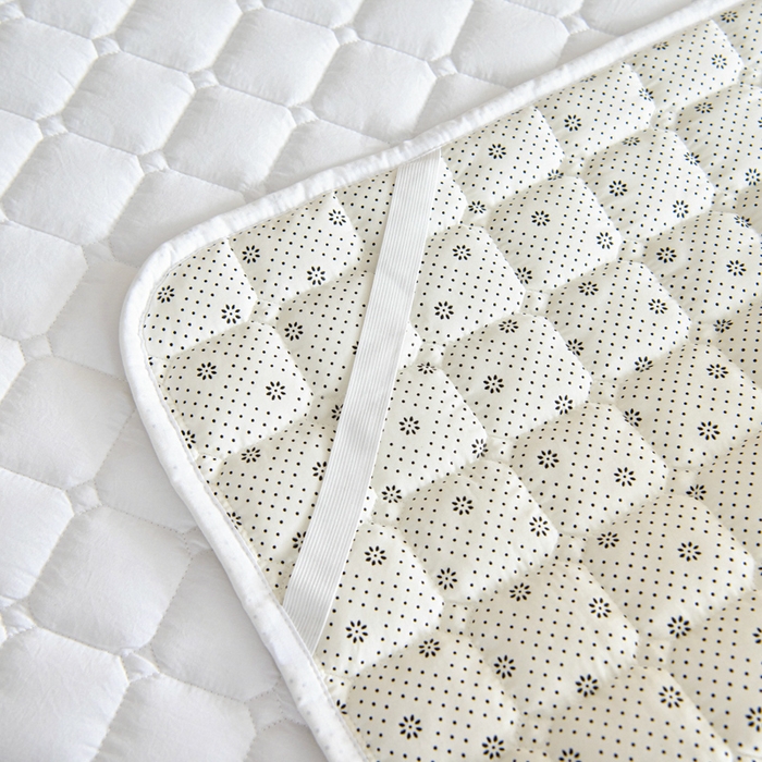 91家纺网 家纺一手货源 找家纺 宇淳国际 2026新款纯色面包格防滑床垫 白色