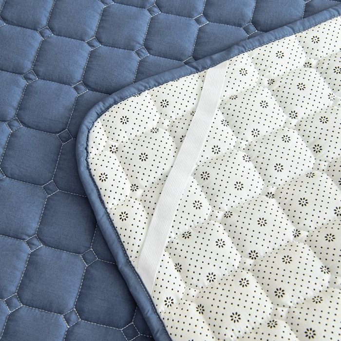 91家纺网 家纺一手货源 找家纺 宇淳国际 2026新款纯色面包格防滑床垫 深蓝