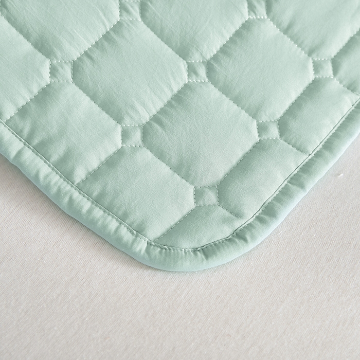 91家纺网 家纺一手货源 找家纺 宇淳国际 2026新款纯色面包格防滑床垫 水绿