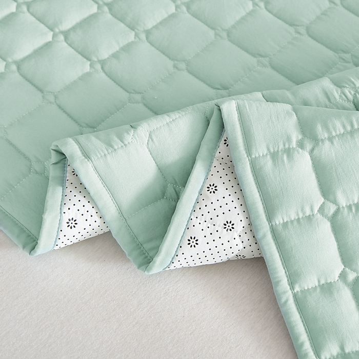 91家纺网 家纺一手货源 找家纺 宇淳国际 2026新款纯色面包格防滑床垫 水绿