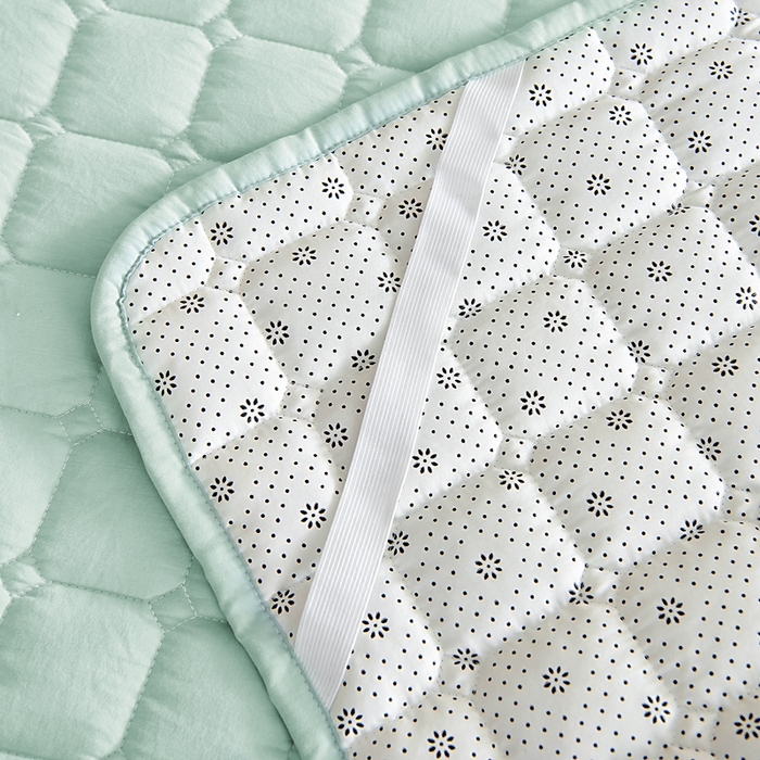 91家纺网 家纺一手货源 找家纺 宇淳国际 2026新款纯色面包格防滑床垫 水绿