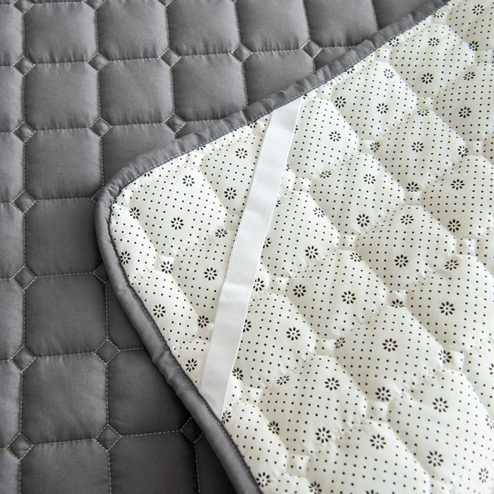 91家纺网 家纺一手货源 找家纺 宇淳国际 2026新款纯色面包格防滑床垫 深灰