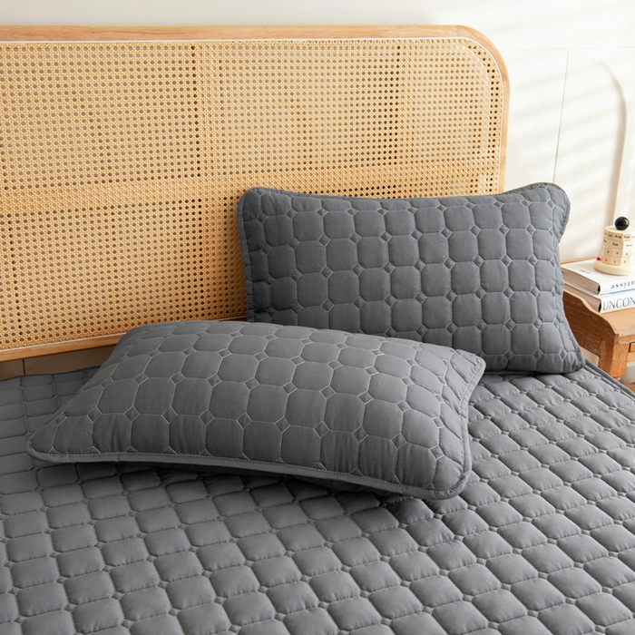 91家纺网 家纺一手货源 找家纺 宇淳国际 2026新款纯色面包格防滑床垫 深灰