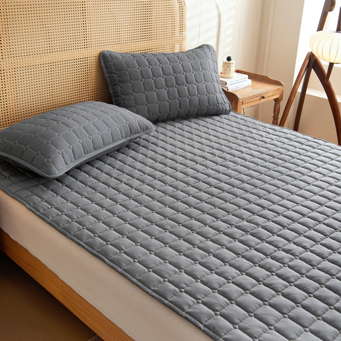 91家纺网 家纺一手货源 找家纺 宇淳国际 2026新款纯色面包格防滑床垫 深灰