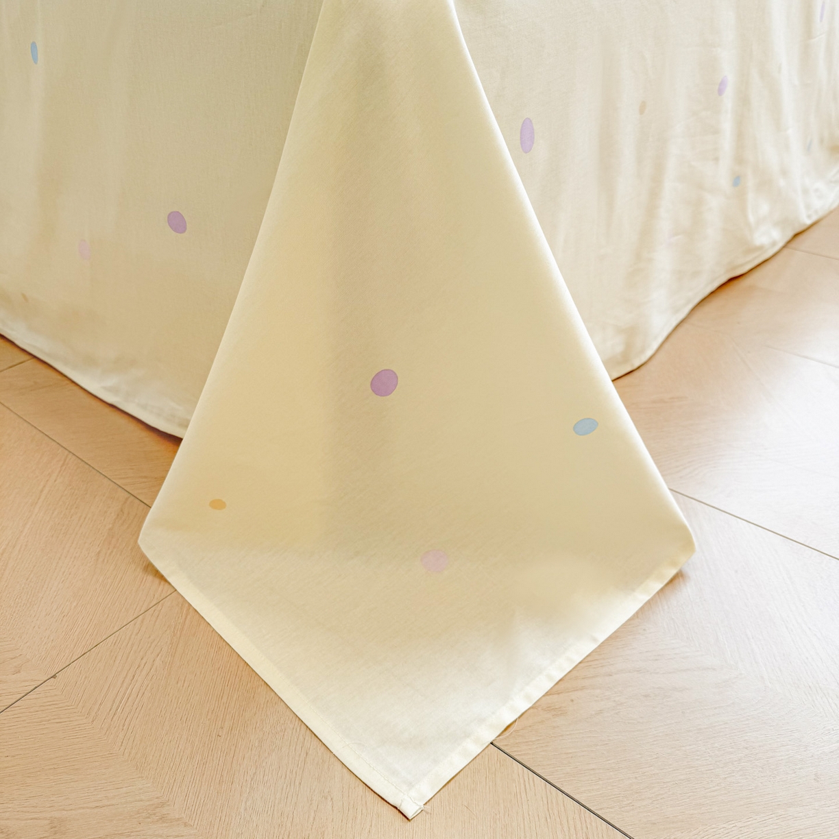 91家纺网 家纺一手货源 找家纺 暮思家居 2026新款正版授权蜡笔小新全棉纯棉四件套系列 搞怪小新