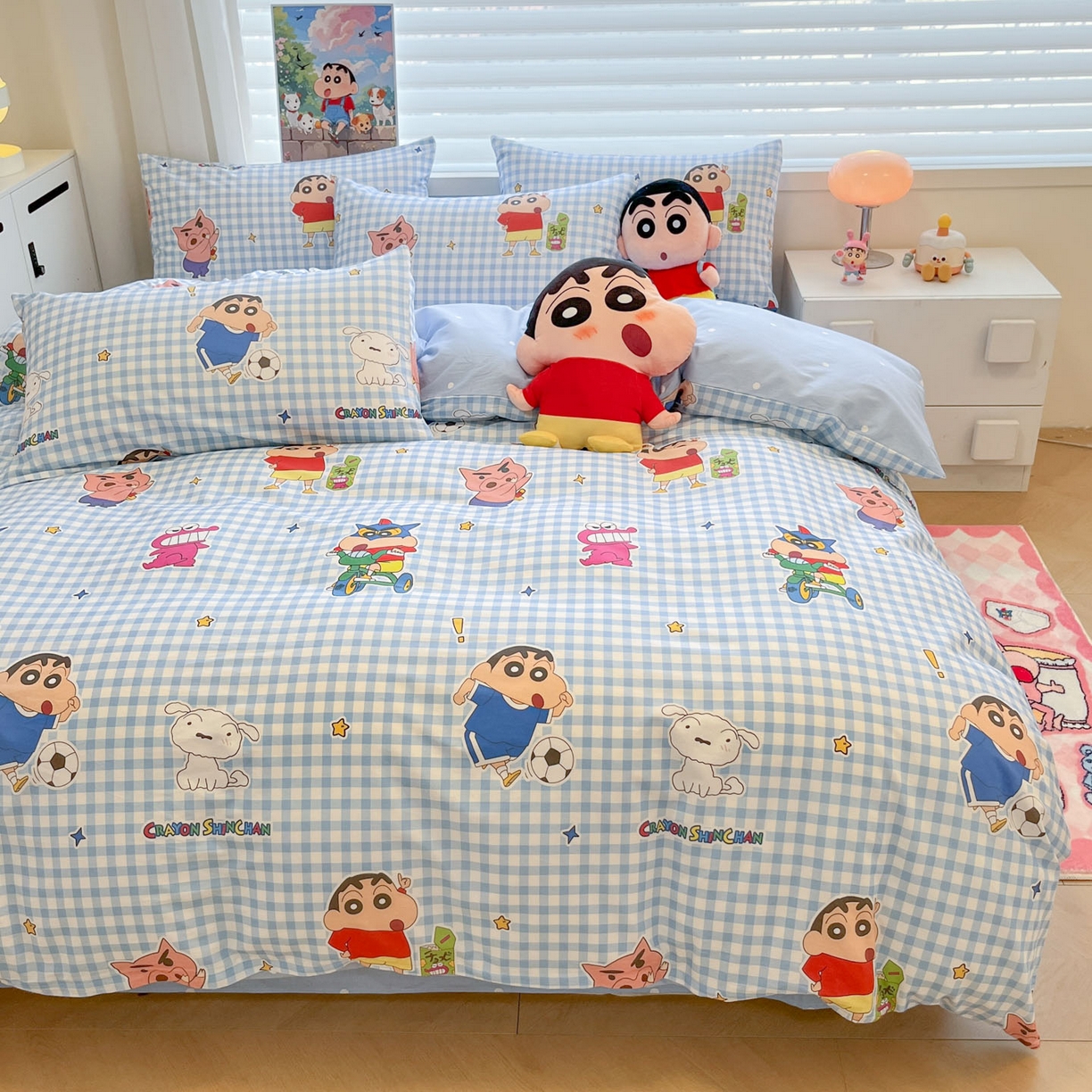 91家纺网 家纺一手货源 找家纺 暮思家居 2026新款正版授权蜡笔小新全棉纯棉四件套系列 蓝格小新