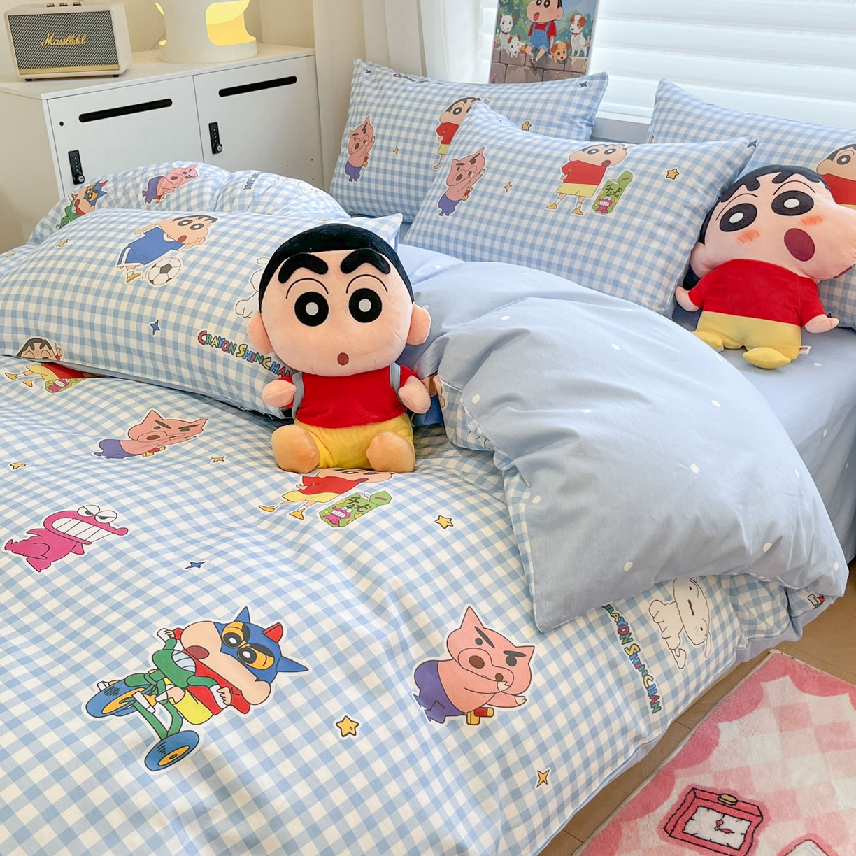 91家纺网 家纺一手货源 找家纺 暮思家居 2026新款正版授权蜡笔小新全棉纯棉四件套系列 蓝格小新