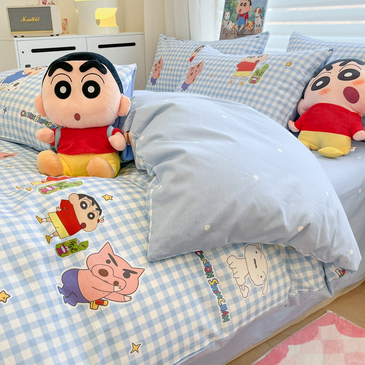 91家纺网 家纺一手货源 找家纺 暮思家居 2026新款正版授权蜡笔小新全棉纯棉四件套系列 蓝格小新