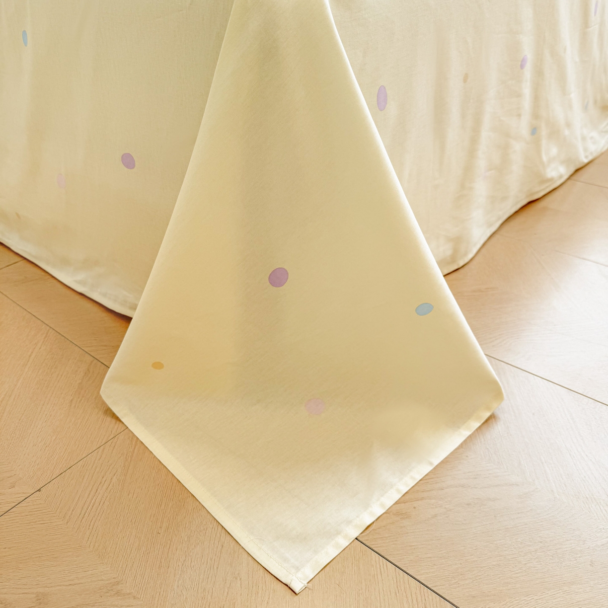 91家纺网 家纺一手货源 找家纺 暮思家居 2026新款正版授权蜡笔小新全棉纯棉四件套系列 萌萌小新