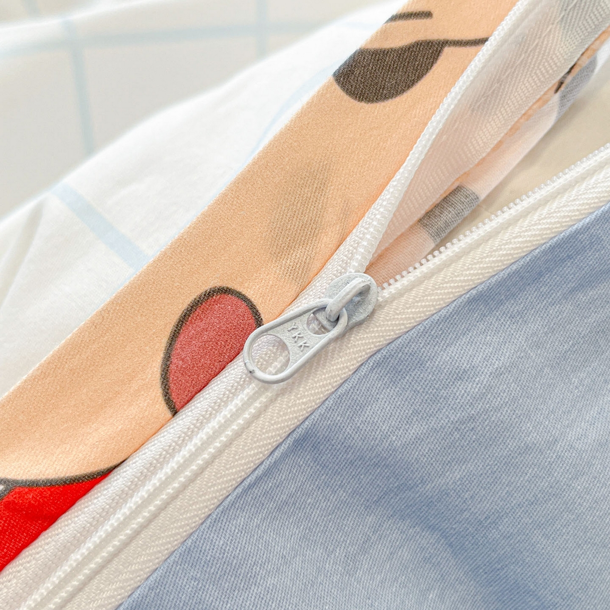 91家纺网 家纺一手货源 找家纺 暮思家居 2026新款正版授权蜡笔小新全棉纯棉四件套系列 休闲小新