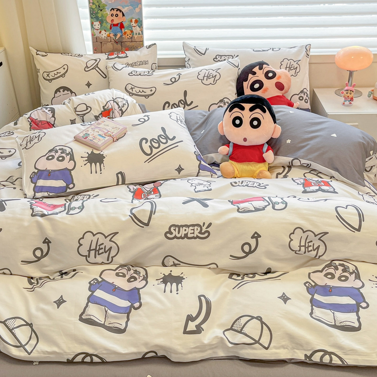 91家纺网 家纺一手货源 找家纺 暮思家居 2026新款正版授权蜡笔小新全棉纯棉四件套系列 音乐小新