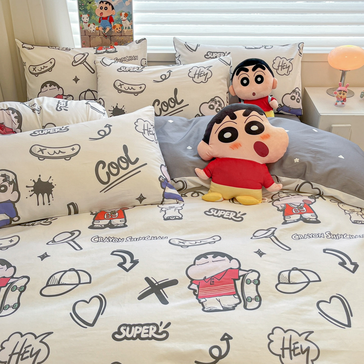 91家纺网 家纺一手货源 找家纺 暮思家居 2026新款正版授权蜡笔小新全棉纯棉四件套系列 音乐小新