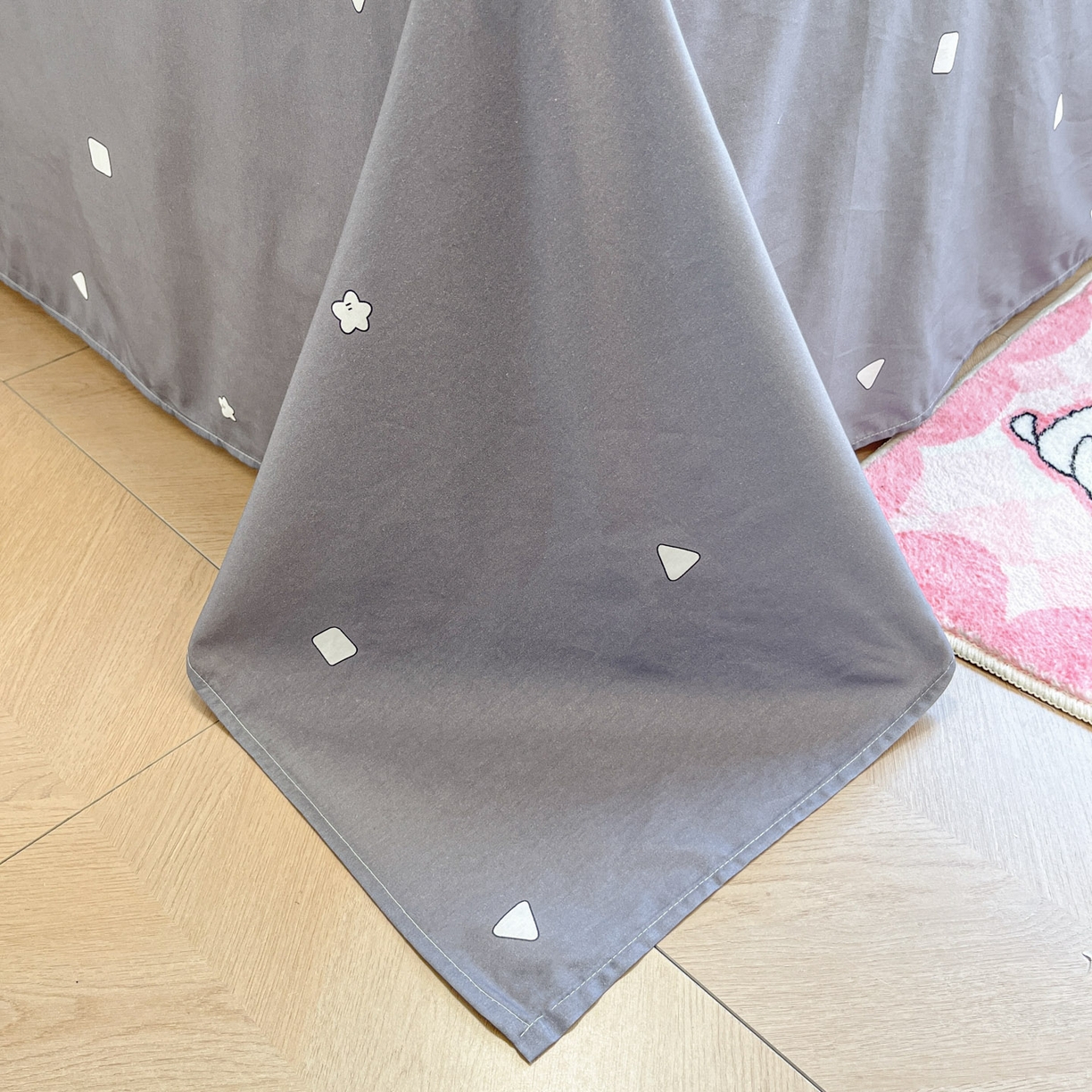 91家纺网 家纺一手货源 找家纺 暮思家居 2026新款正版授权蜡笔小新全棉纯棉四件套系列 音乐小新