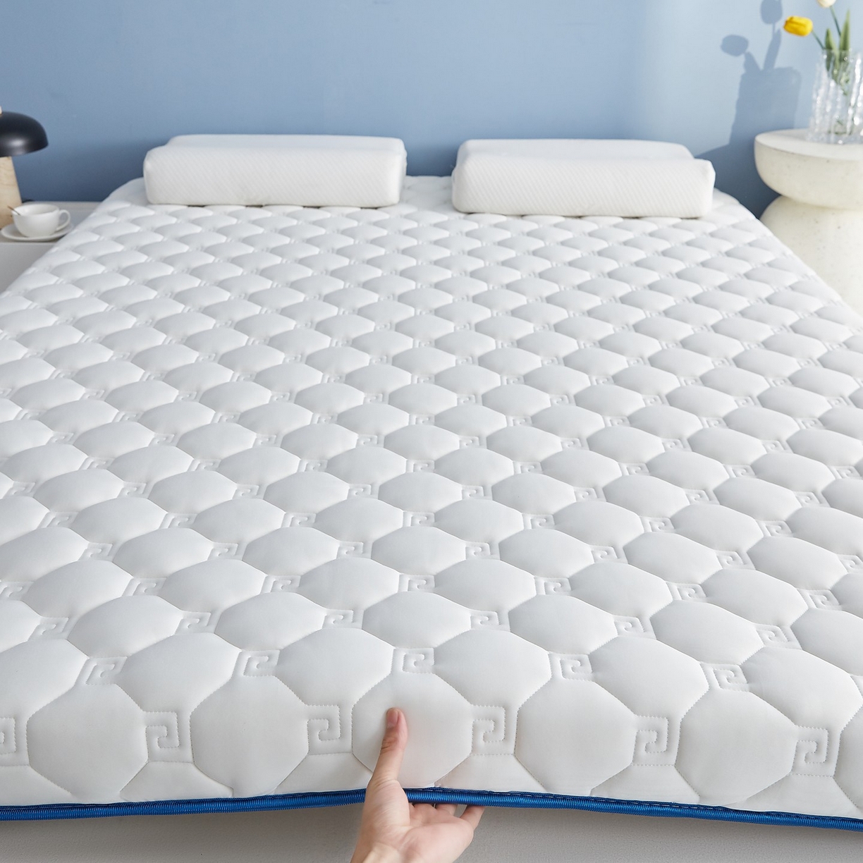 91家纺网 家纺一手货源 找家纺 月茶家纺 2026新款大豆纤维单边回字格床垫 回格白