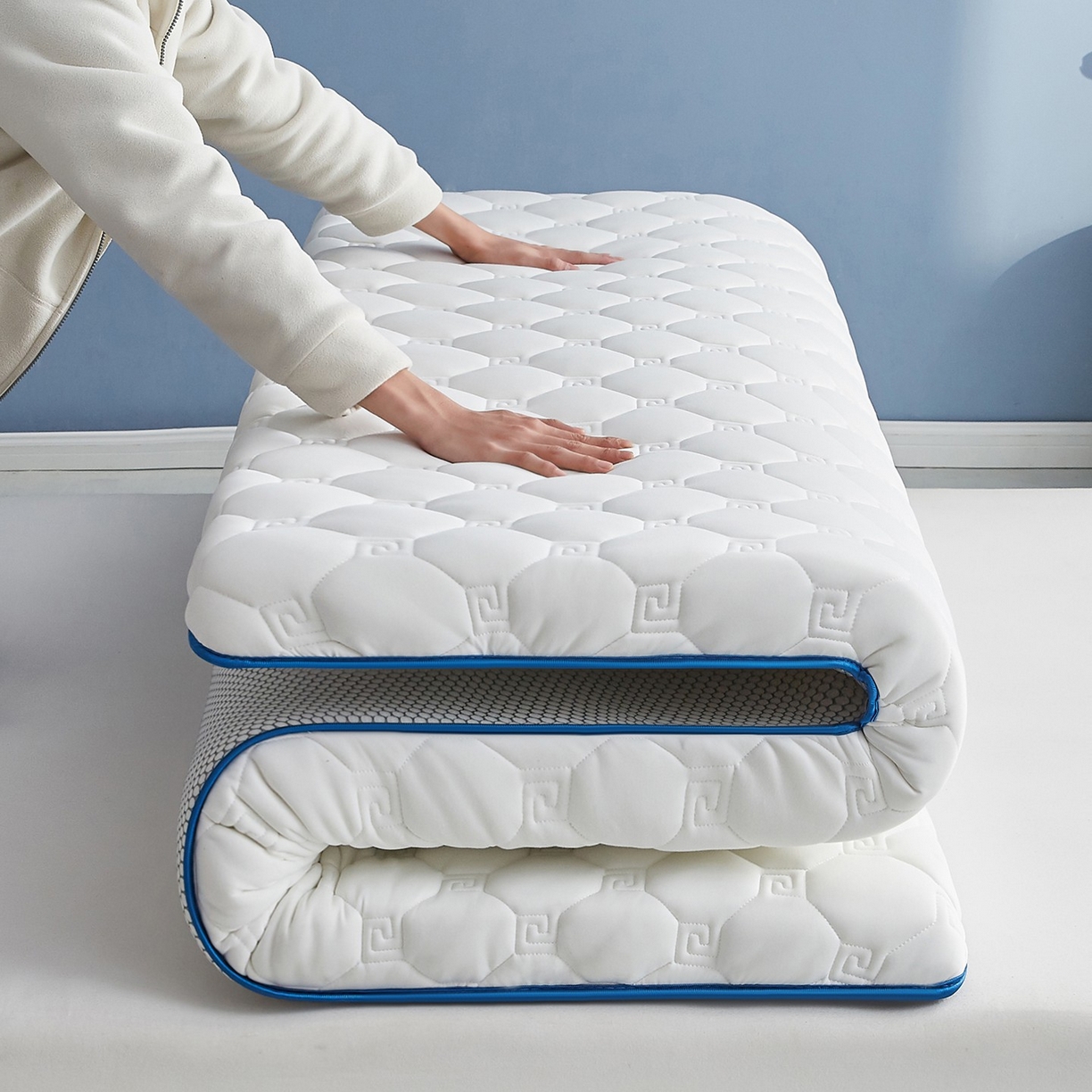 91家纺网 家纺一手货源 找家纺 月茶家纺 2026新款大豆纤维单边回字格床垫 回格白