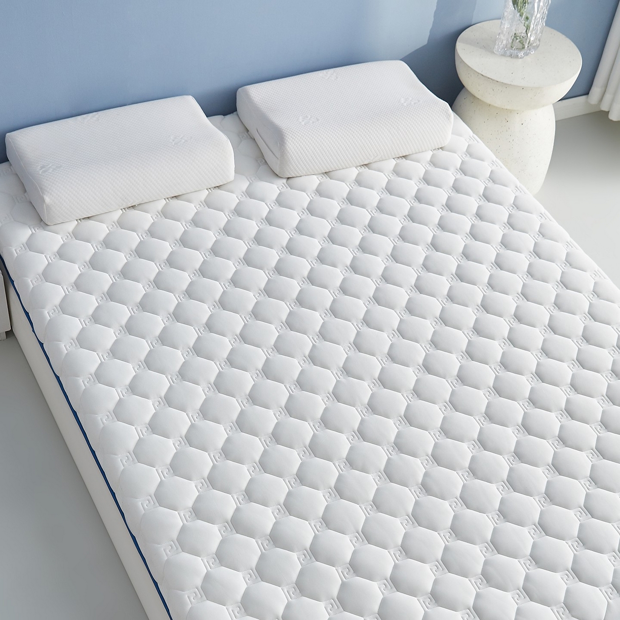 91家纺网 家纺一手货源 找家纺 月茶家纺 2026新款大豆纤维单边回字格床垫 回格白