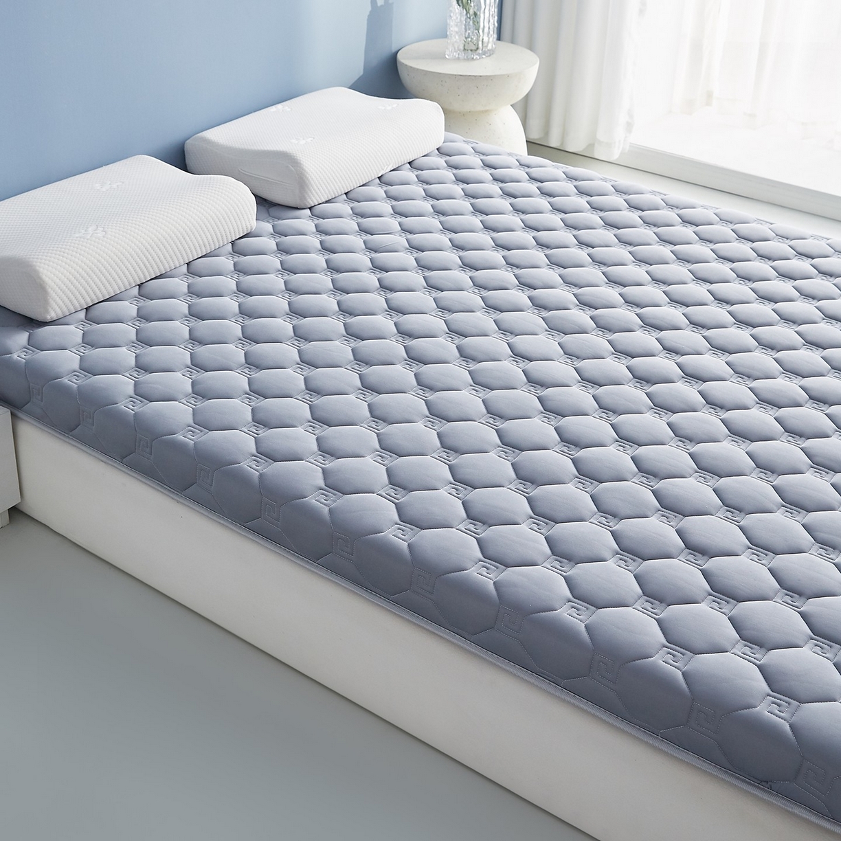 91家纺网 家纺一手货源 找家纺 月茶家纺 2026新款大豆纤维单边回字格床垫 回格灰