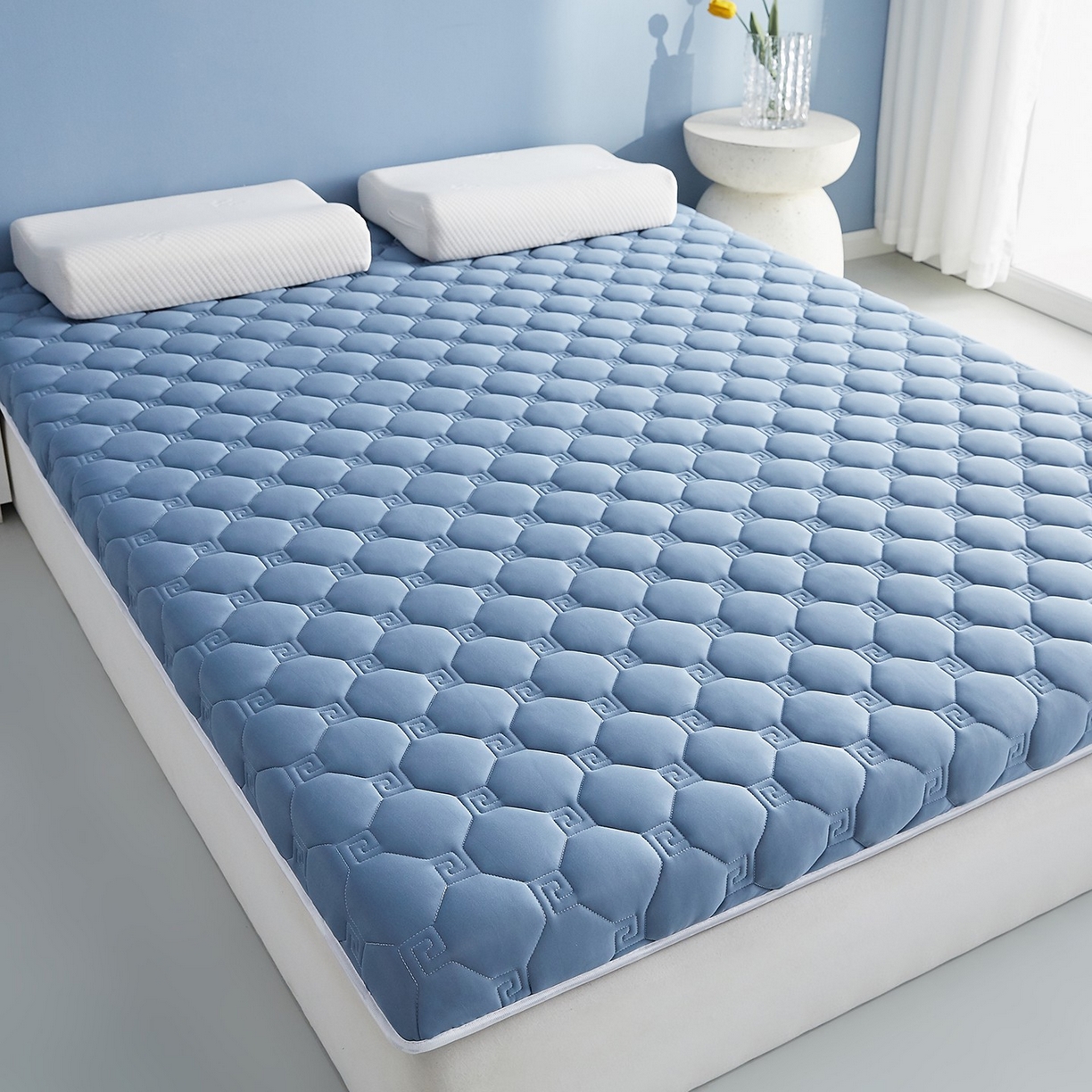 91家纺网 家纺一手货源 找家纺 月茶家纺 2026新款大豆纤维单边回字格床垫 回格蓝