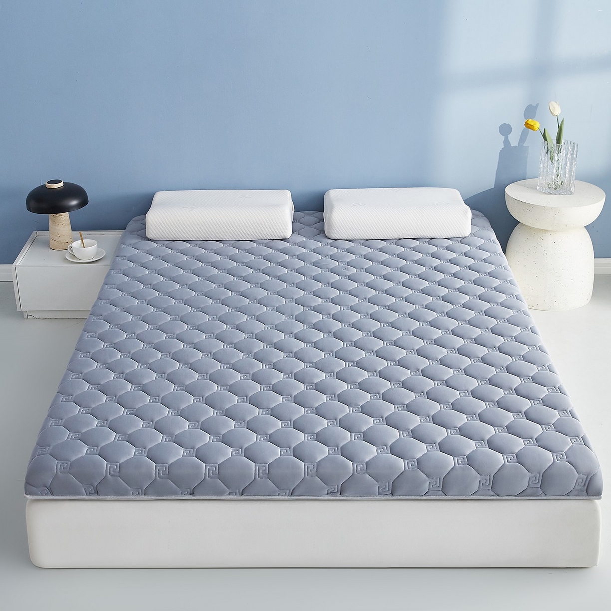 91家纺网 家纺一手货源 找家纺 月茶家纺 2026新款大豆纤维单边回字格床垫 回格灰