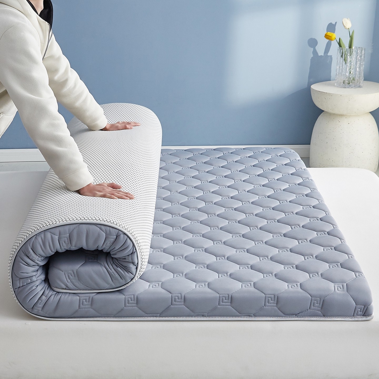 91家纺网 家纺一手货源 找家纺 月茶家纺 2026新款大豆纤维单边回字格床垫 回格灰