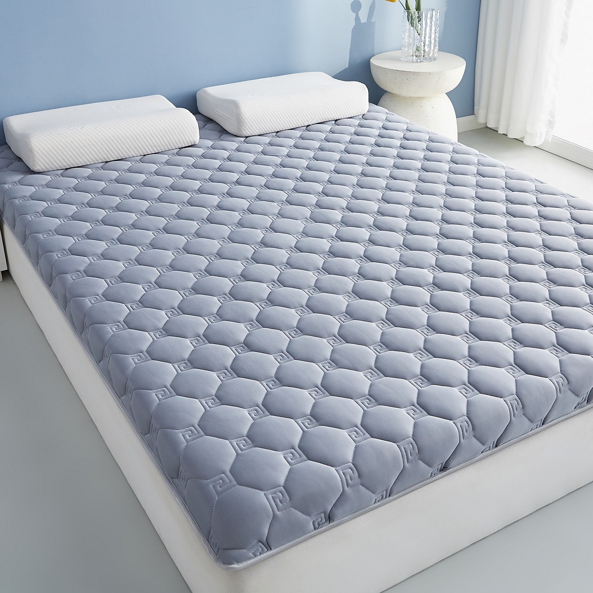 91家纺网 家纺一手货源 找家纺 月茶家纺 2026新款大豆纤维单边回字格床垫 回格灰