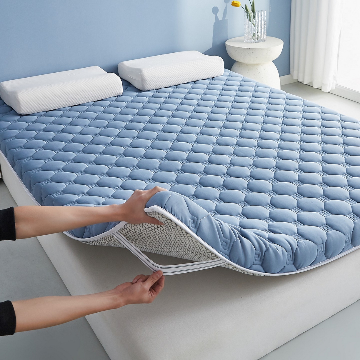 91家纺网 家纺一手货源 找家纺 月茶家纺 2026新款大豆纤维单边回字格床垫 回格蓝