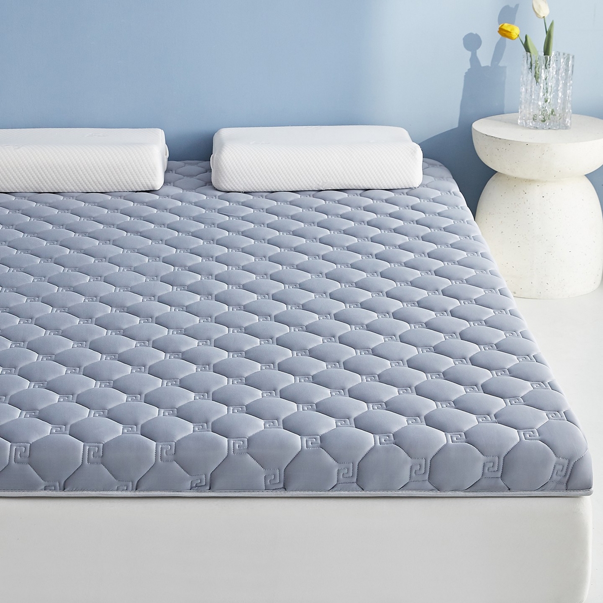 91家纺网 家纺一手货源 找家纺 月茶家纺 2026新款大豆纤维单边回字格床垫 回格灰