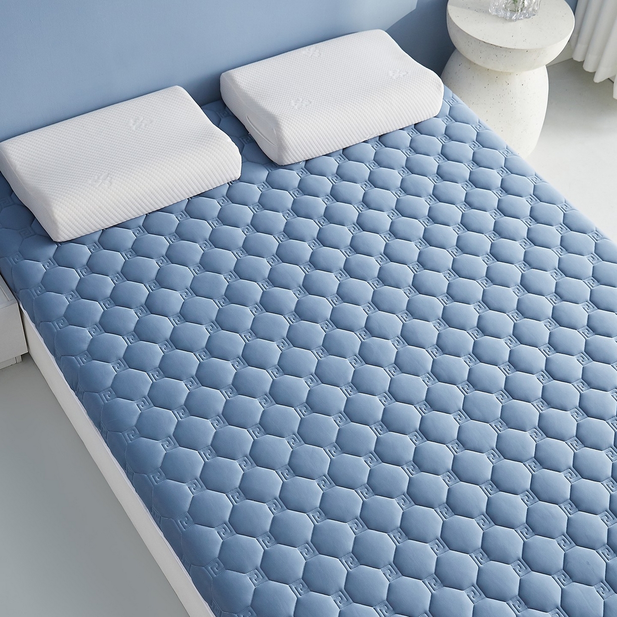 91家纺网 家纺一手货源 找家纺 月茶家纺 2026新款大豆纤维单边回字格床垫 回格蓝