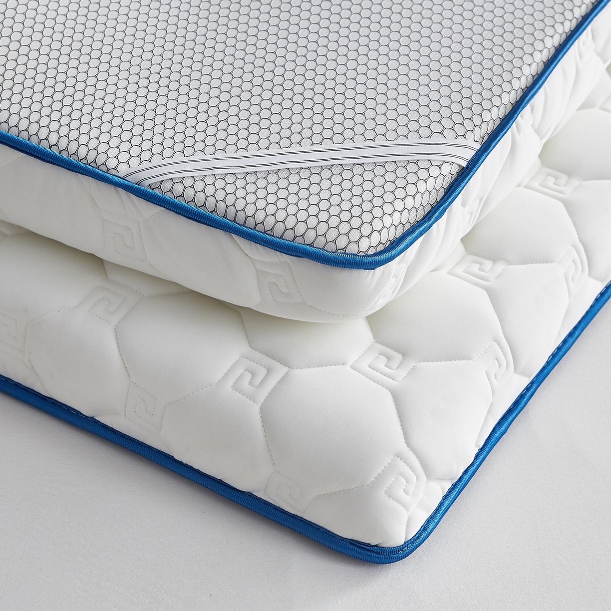 91家纺网 家纺一手货源 找家纺 月茶家纺 2026新款大豆纤维单边回字格床垫 回格白