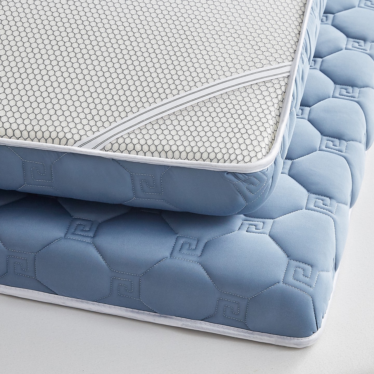 91家纺网 家纺一手货源 找家纺 月茶家纺 2026新款大豆纤维单边回字格床垫 回格蓝