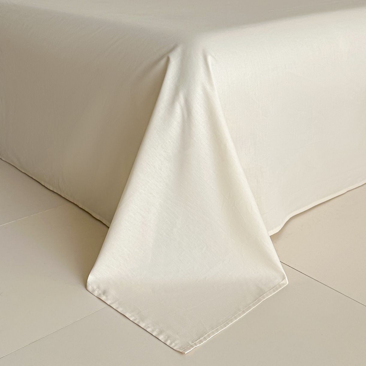 91家纺网 家纺一手货源 找家纺 眠博士 2026新款全棉纯棉水洗立体提花四件套 冠马踏云-奶白