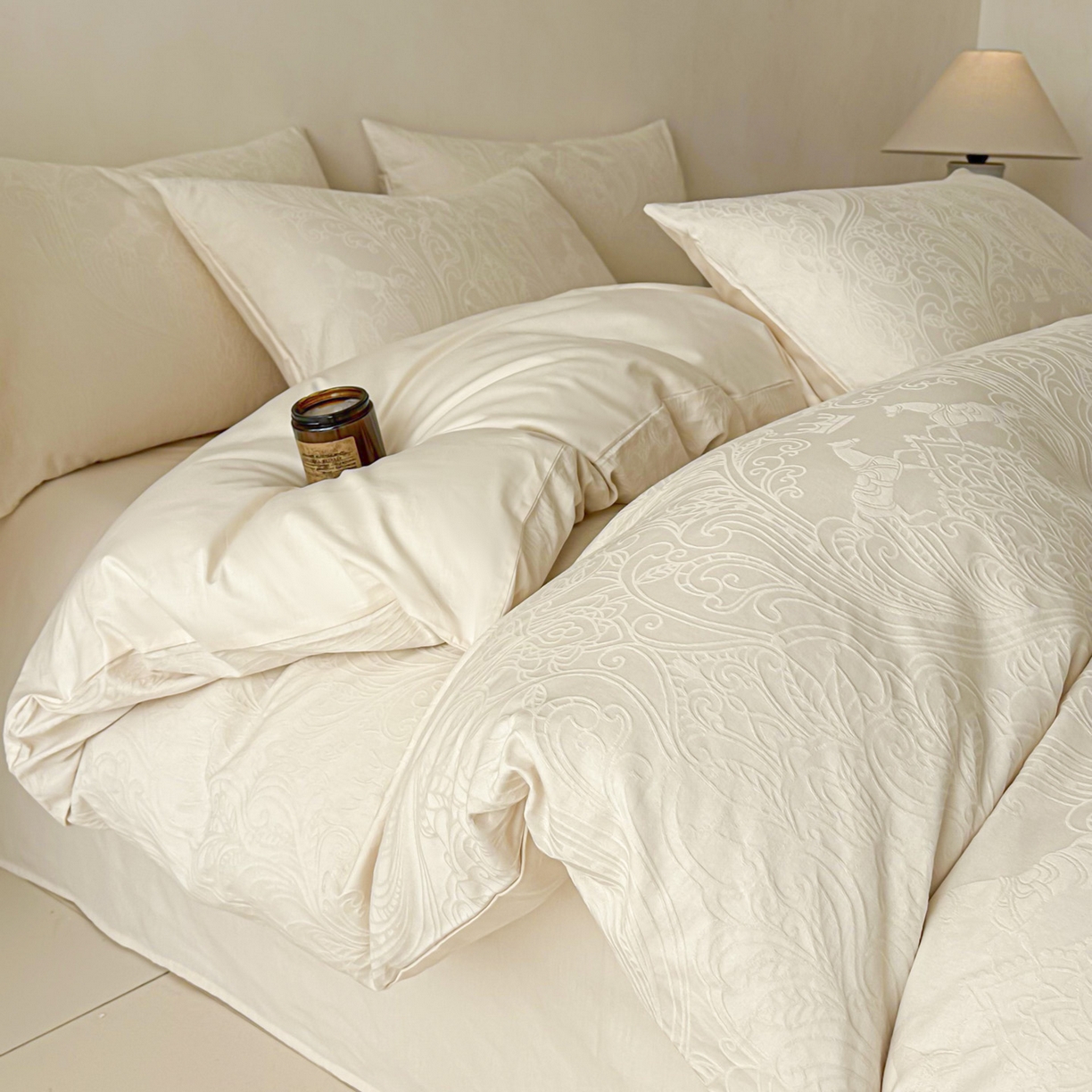 91家纺网 家纺一手货源 找家纺 眠博士 2026新款全棉纯棉水洗立体提花四件套 冠马踏云-奶白