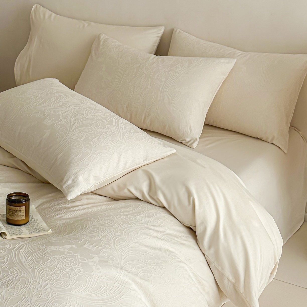 91家纺网 家纺一手货源 找家纺 眠博士 2026新款全棉纯棉水洗立体提花四件套 冠马踏云-奶白