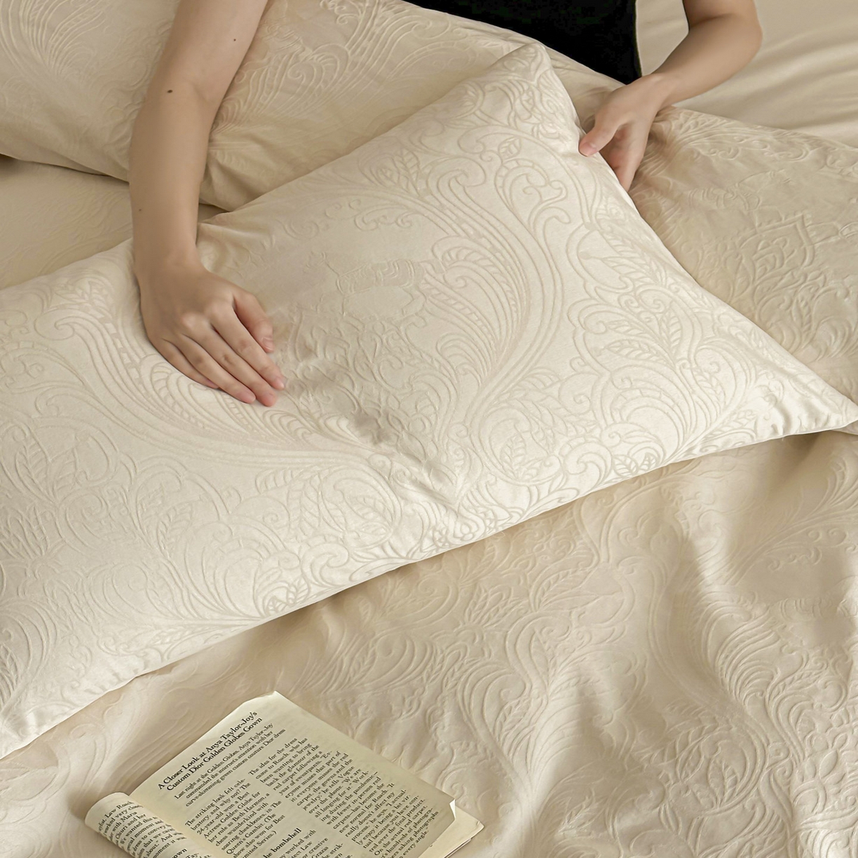 91家纺网 家纺一手货源 找家纺 眠博士 2026新款全棉纯棉水洗立体提花四件套 冠马踏云-奶白