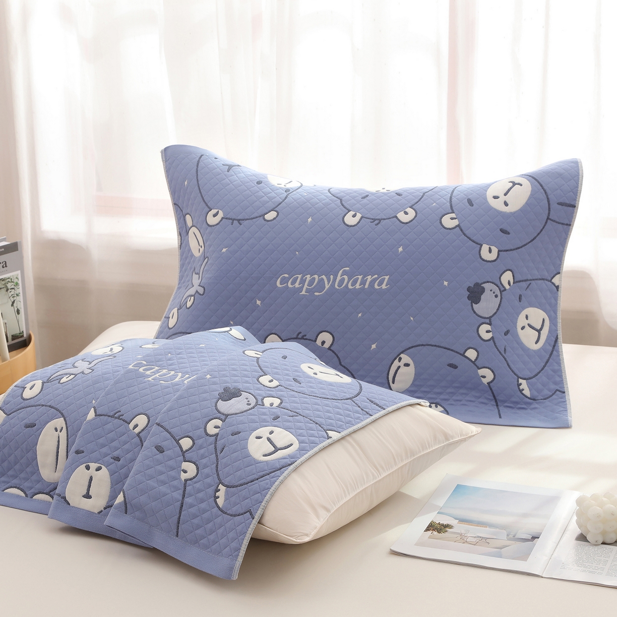 91家纺网 家纺一手货源 找家纺 娇兰毛巾 2026新款全棉抗菌纱布加双绑带枕巾 卡皮巴拉蓝