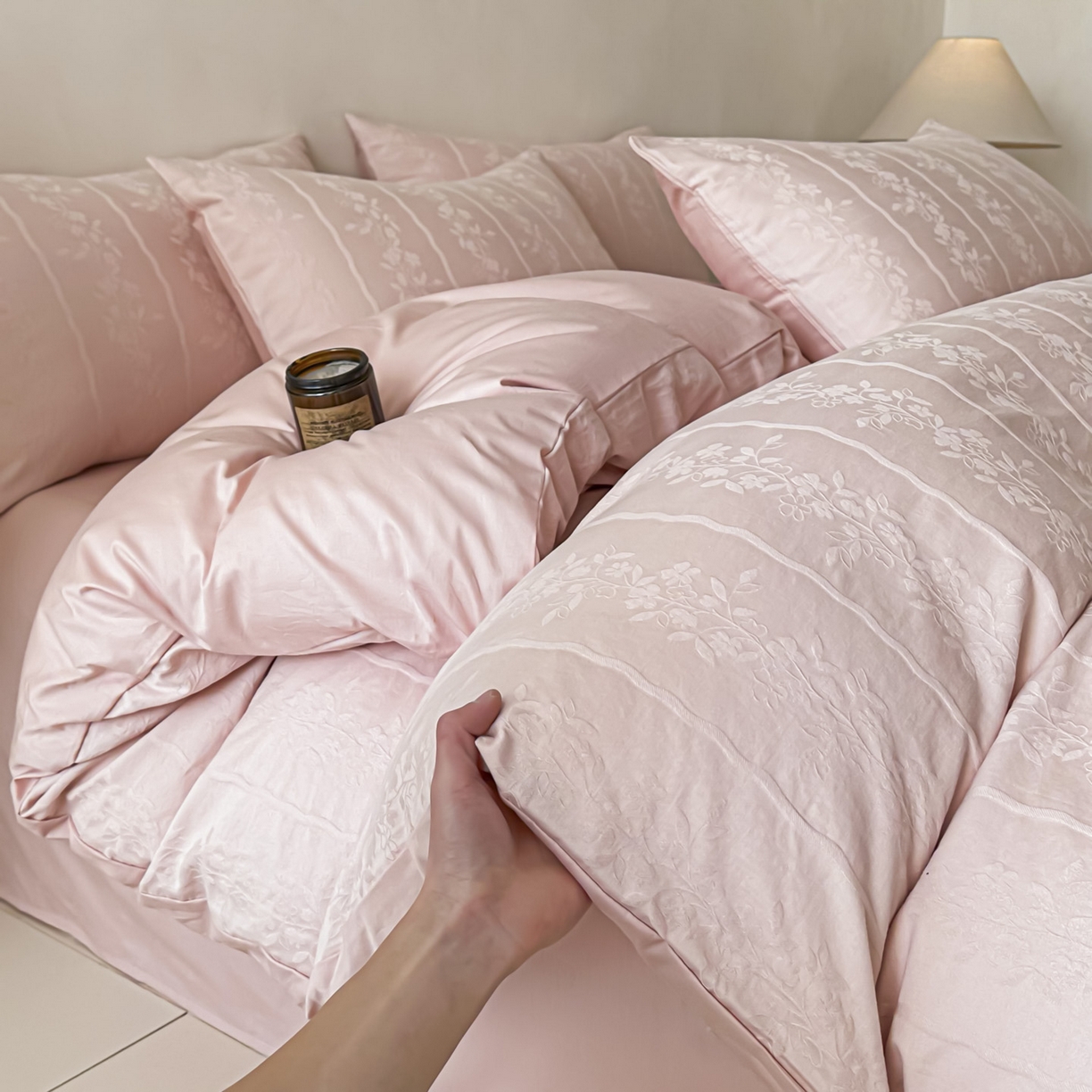 91家纺网 家纺一手货源 找家纺 眠博士 2026新款全棉纯棉水洗立体提花四件套 花间梦-粉