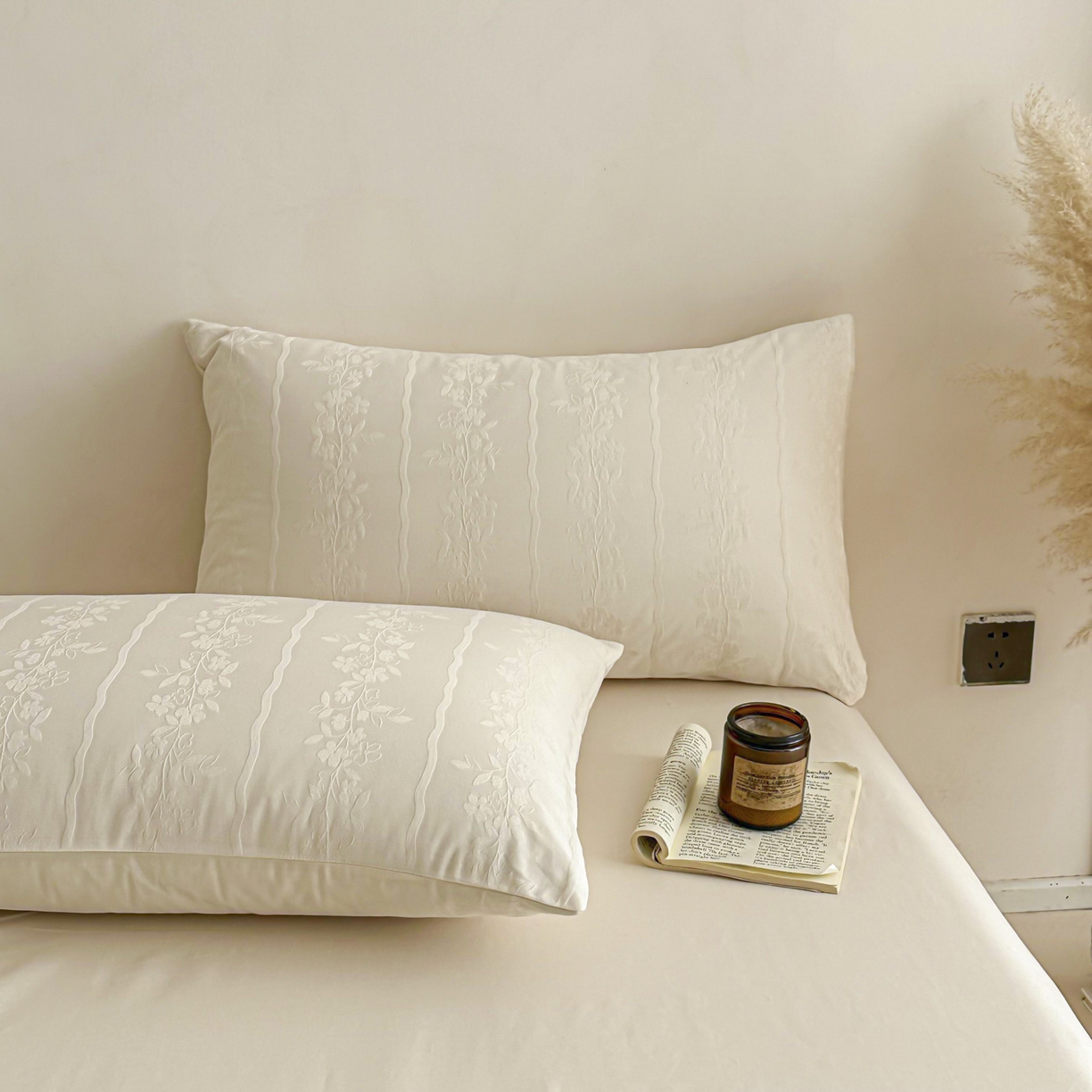 91家纺网 家纺一手货源 找家纺 眠博士 2026新款全棉纯棉水洗立体提花四件套 花间梦-奶白