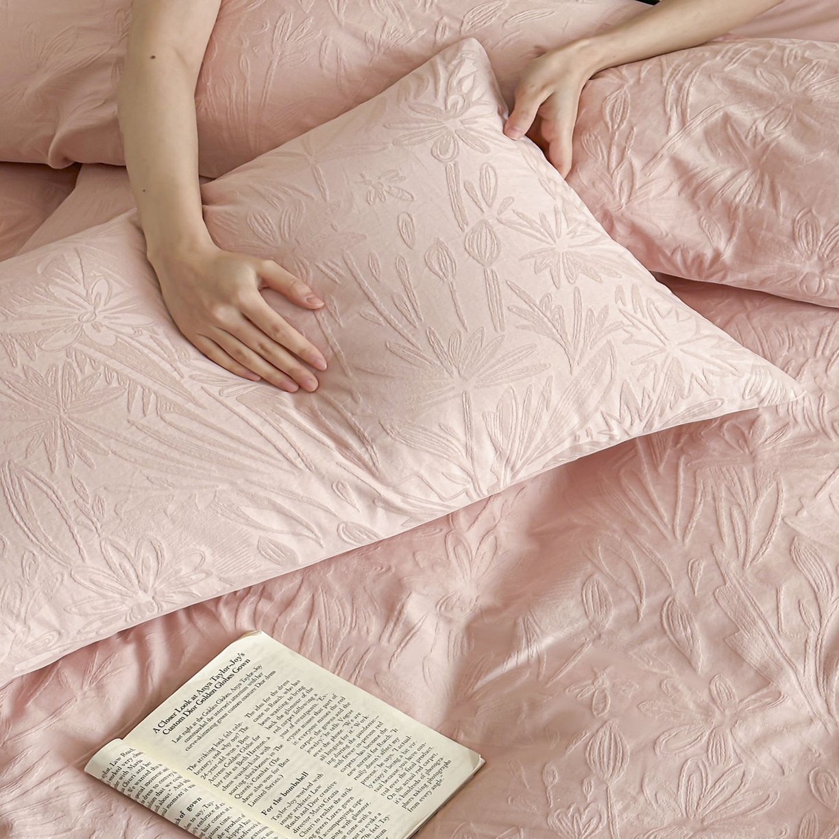 91家纺网 家纺一手货源 找家纺 眠博士 2026新款全棉纯棉水洗立体提花四件套 绵语-粉