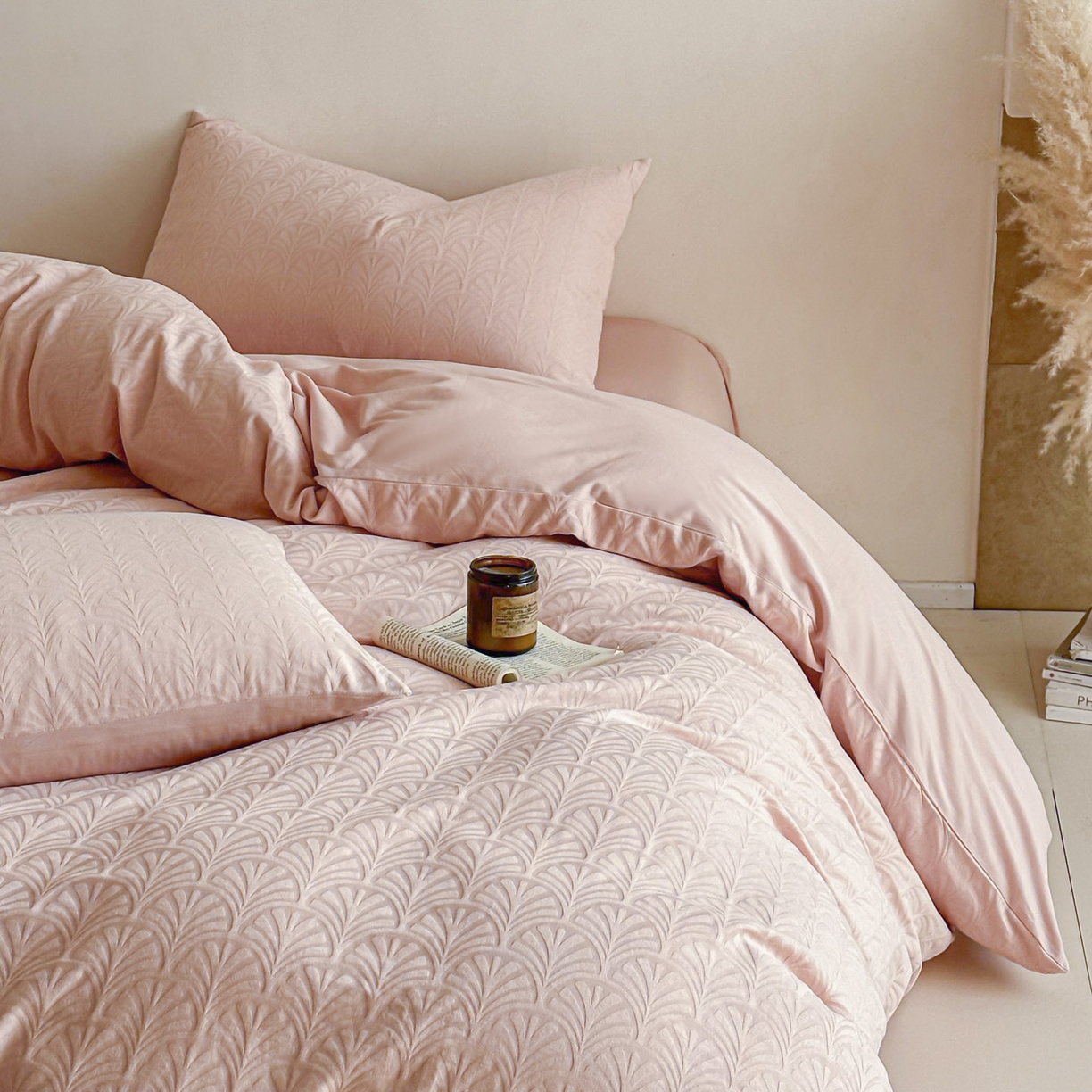 91家纺网 家纺一手货源 找家纺 眠博士 2026新款全棉纯棉水洗立体提花四件套 杏影-粉