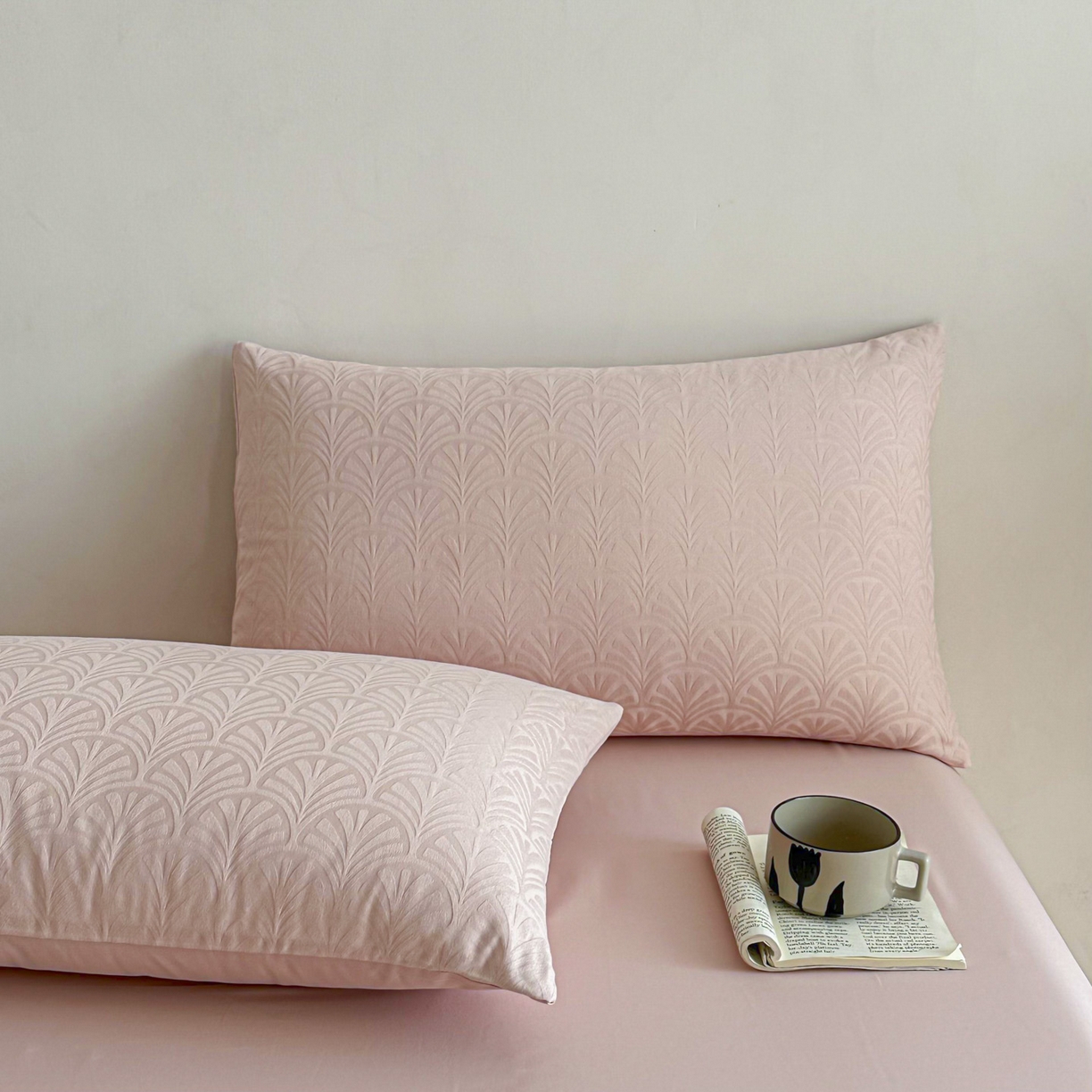 91家纺网 家纺一手货源 找家纺 眠博士 2026新款全棉纯棉水洗立体提花四件套 杏影-粉