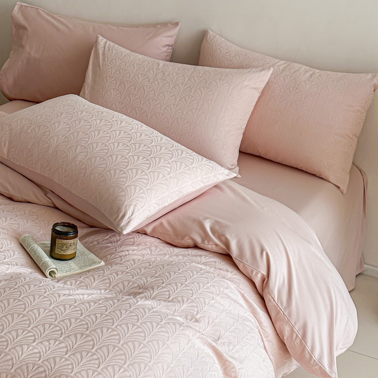 91家纺网 家纺一手货源 找家纺 眠博士 2026新款全棉纯棉水洗立体提花四件套 杏影-粉