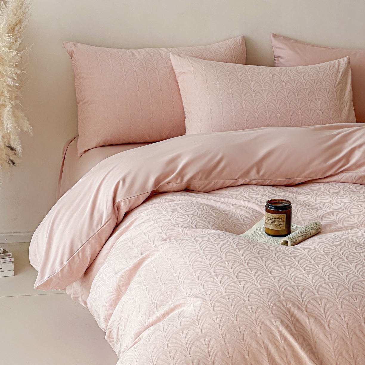 91家纺网 家纺一手货源 找家纺 眠博士 2026新款全棉纯棉水洗立体提花四件套 杏影-粉