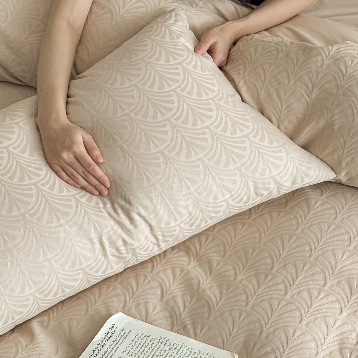 91家纺网 家纺一手货源 找家纺 眠博士 2026新款全棉纯棉水洗立体提花四件套 杏影-卡其