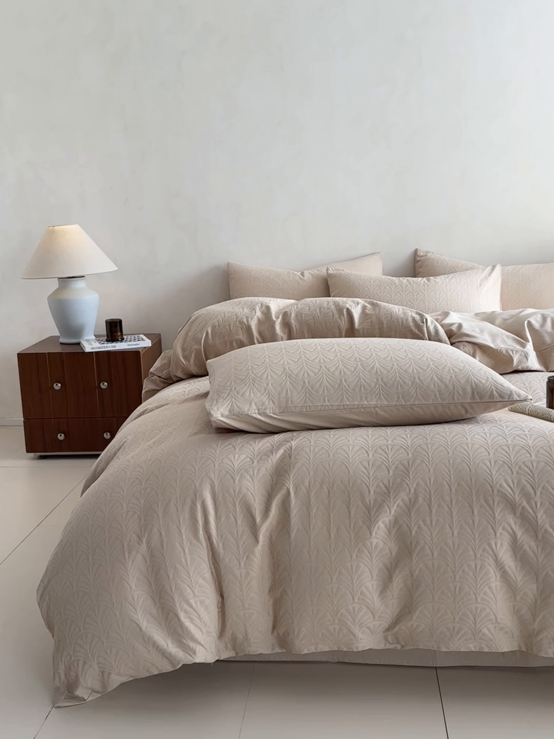 91家纺网 家纺一手货源 找家纺 眠博士 2026新款全棉纯棉水洗立体提花四件套 杏影-卡其